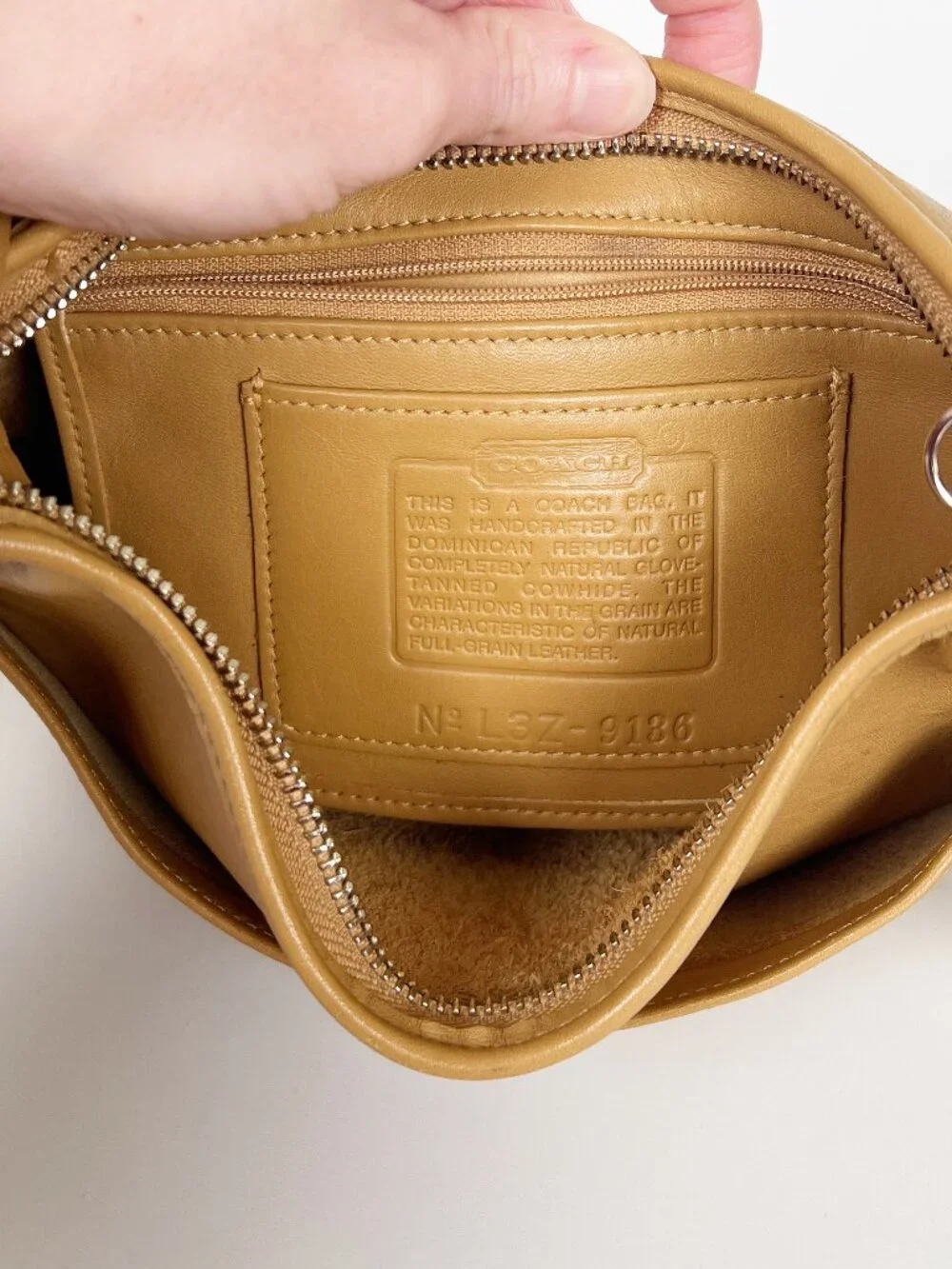 Vintage Coach Legacy Leather Ergo Hobo Zip Purse Crossbody Bag Camel Tan Y2K 00s - Picture 5 of 14